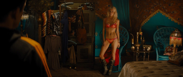 Poppy Delevinge sexy - Kingsman The Golden Circle (2017)