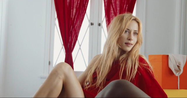 Gillian Zinser sexy - End of Babes (2016)