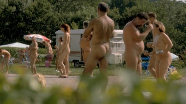 Francoise Pinkwasser nude – Fais-moi des vacances (2002)
