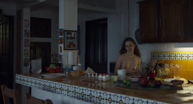 Ana Valeria Becerril nude - Las hijas de Abril (2017)