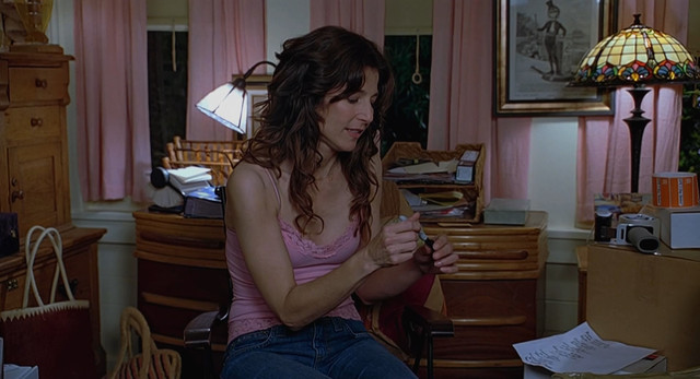 Catherine Keener sexy – The 40-Year-Old Virgin (2005)
