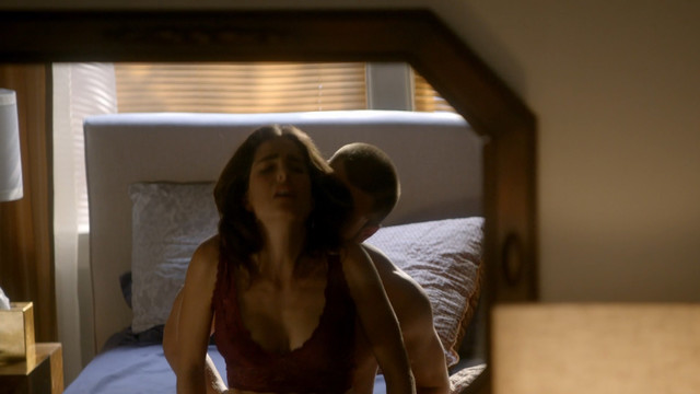 Karla Souza sexy - How to Get Away with Murder s04e05 (2017)
