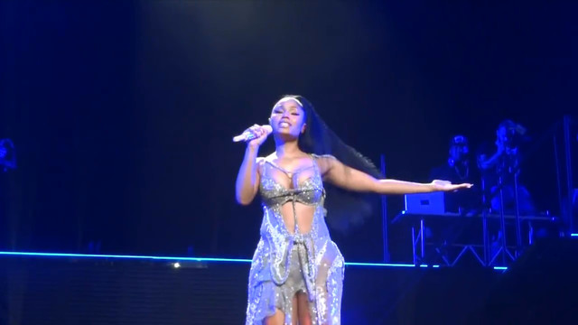 Nicki Minaj sexy – Vancouver Live (2015)