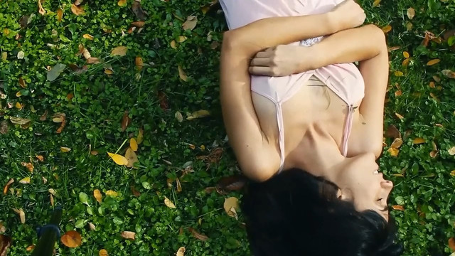 Olga Alaman sexy - Los jardines prohibidos (2018)