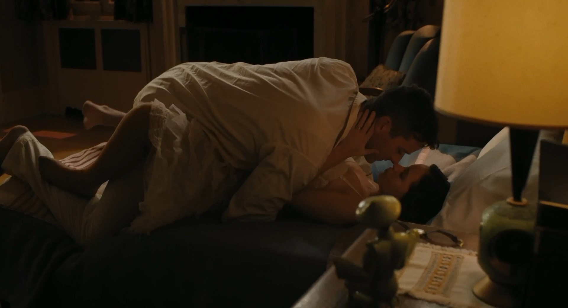 Felicity Jones has a sexy scene in the movie "On the Basis of Sex"...