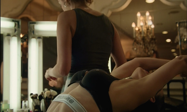 Natalie Portman sexy - Vox Lux (2018)