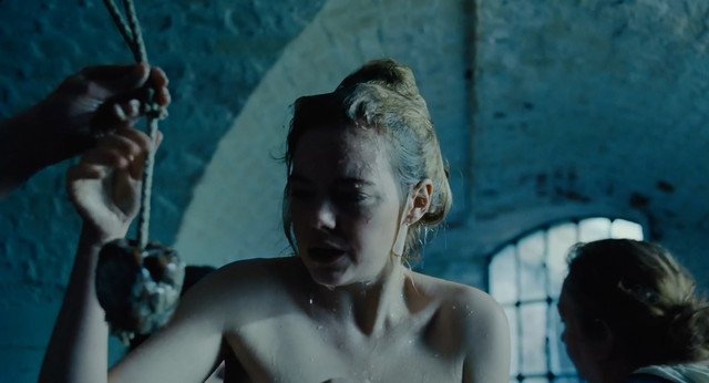 Emma Stone nude - The Favourite (2018)