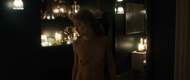 Rosamund Pike nude - A Private War (2018)