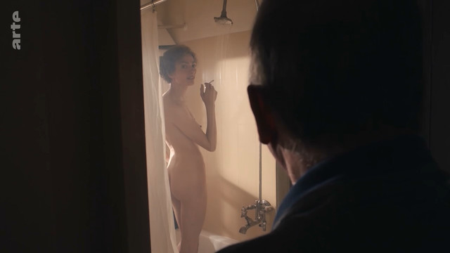 Laura de Boer nude - Brecht (2018)