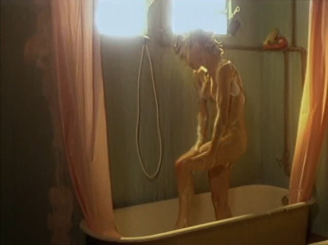 Lidia Brondi nude - O Beijo No Asfalto (1981)