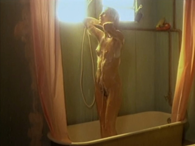 Lidia Brondi nude - O Beijo No Asfalto (1981)