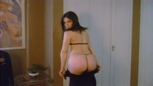 Linda Lay nude - El fascista, la beata y su hija desvirgada (1978)