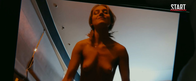 Kristina Asmus nude - Tekst (2019)