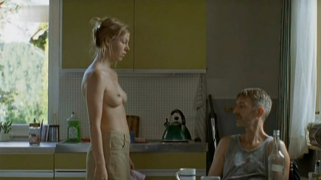 Jule Bowe nude - Gefangene (2006)