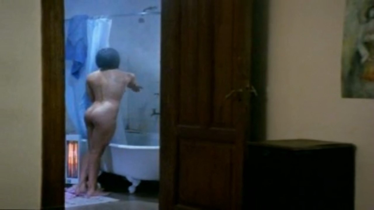 Claudia Pereira nude - A tu lado (2009)