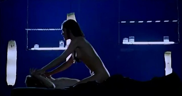 Aina Clotet nude - Mola ser malo (2005)