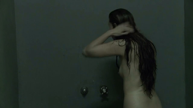 Monica Lairana nude - Los pibes del puente s01e06 (2011)