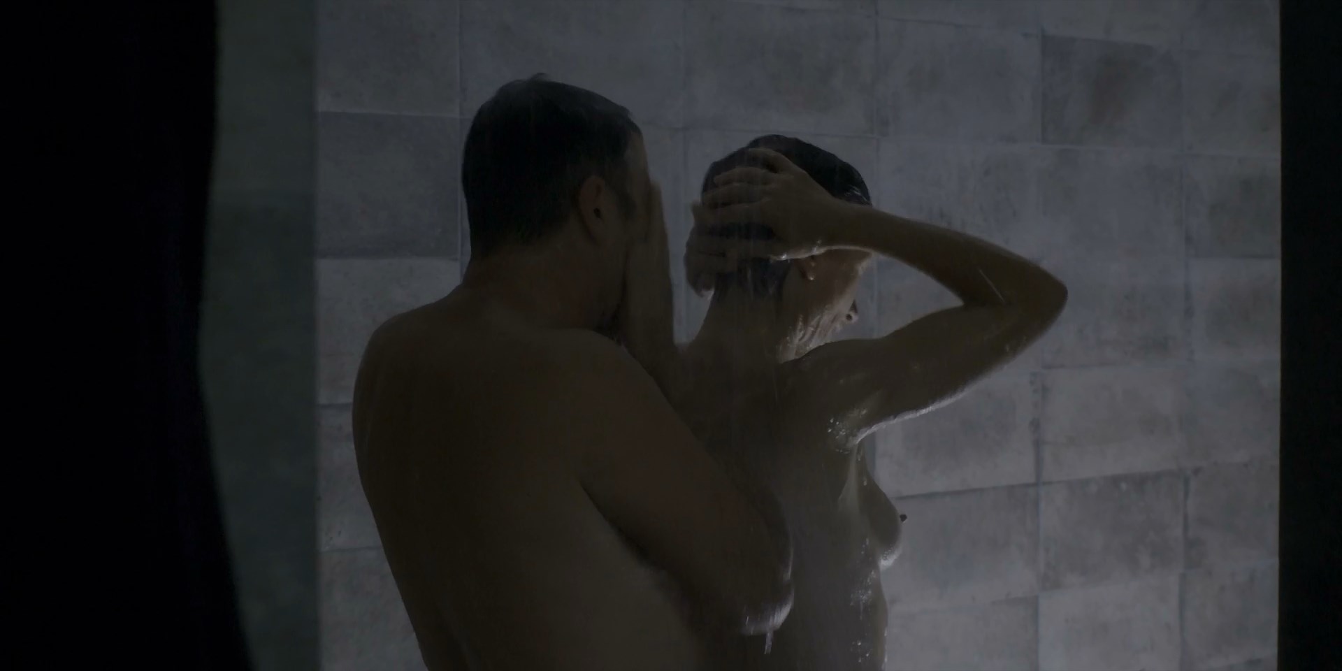 Monarca netflix sex scenes