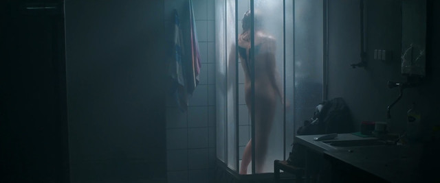 Anna Prochniak nude - Luna (2015)
