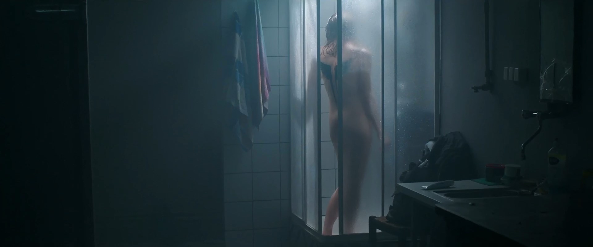 Anna Prochniak nude - Luna (2015)