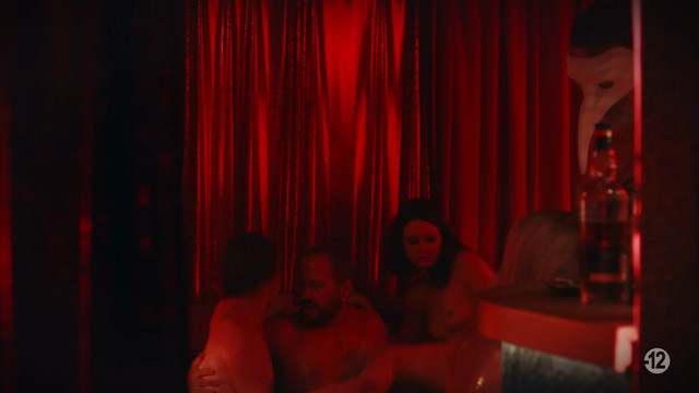 Julie Kieffer nude - Capitani s01e04e08e12 (2019)