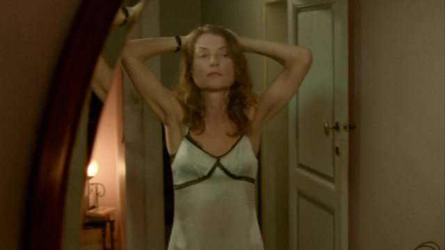 Isabelle Huppert sexy - Nue Propriete (2006)