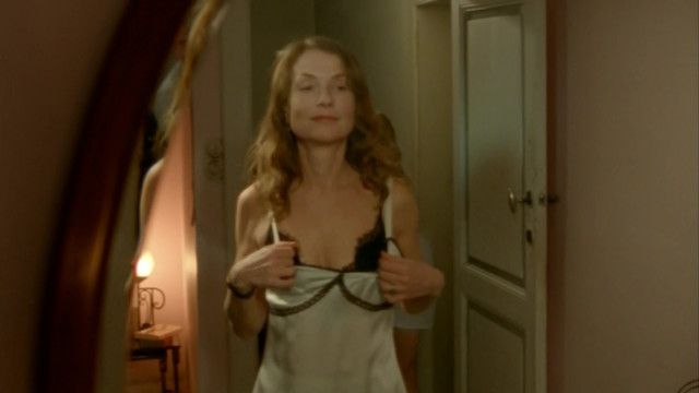 Isabelle Huppert sexy - Nue Propriete (2006)