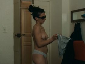 Delia Sepulcre-Nativi nude - Une vie violente (2017)