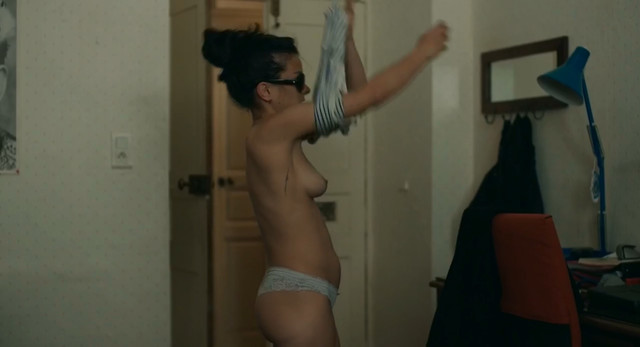 Delia Sepulcre-Nativi nude - Une vie violente (2017)