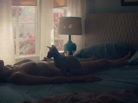 Julianne Moore nude - Gloria Bell (2018)