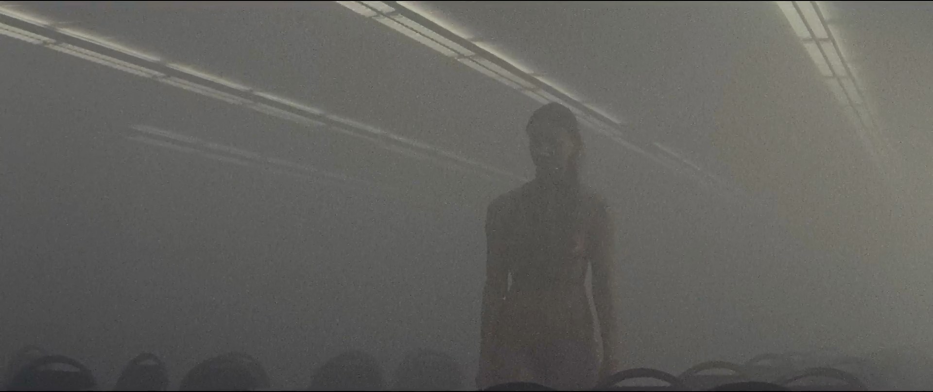 Lilli Lorenz nude - Luz (2018)