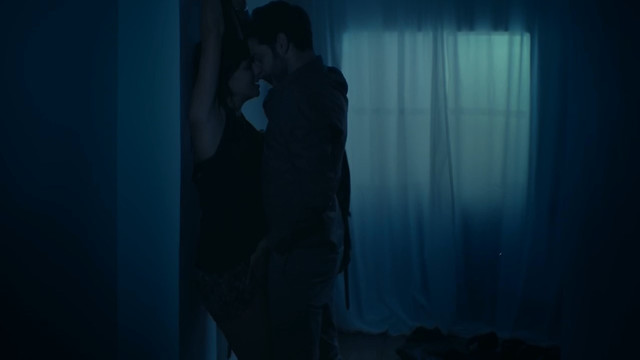 Marta Bayarri sexy - Una nit (2014)