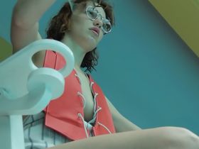 Jade Hуnot sexy - Le grand saut (2016)