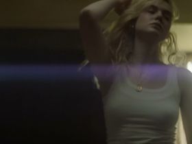 Elle Fanning sexy - Teen Spirit (2018)