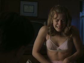 Amy Adams sexy - Catch Me If You Can (2002)