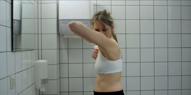 Sarah Lefevre sexy - Paul est la (2017)