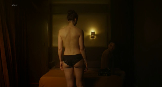 Stephanie Lowette nude - Le Patin (2017)