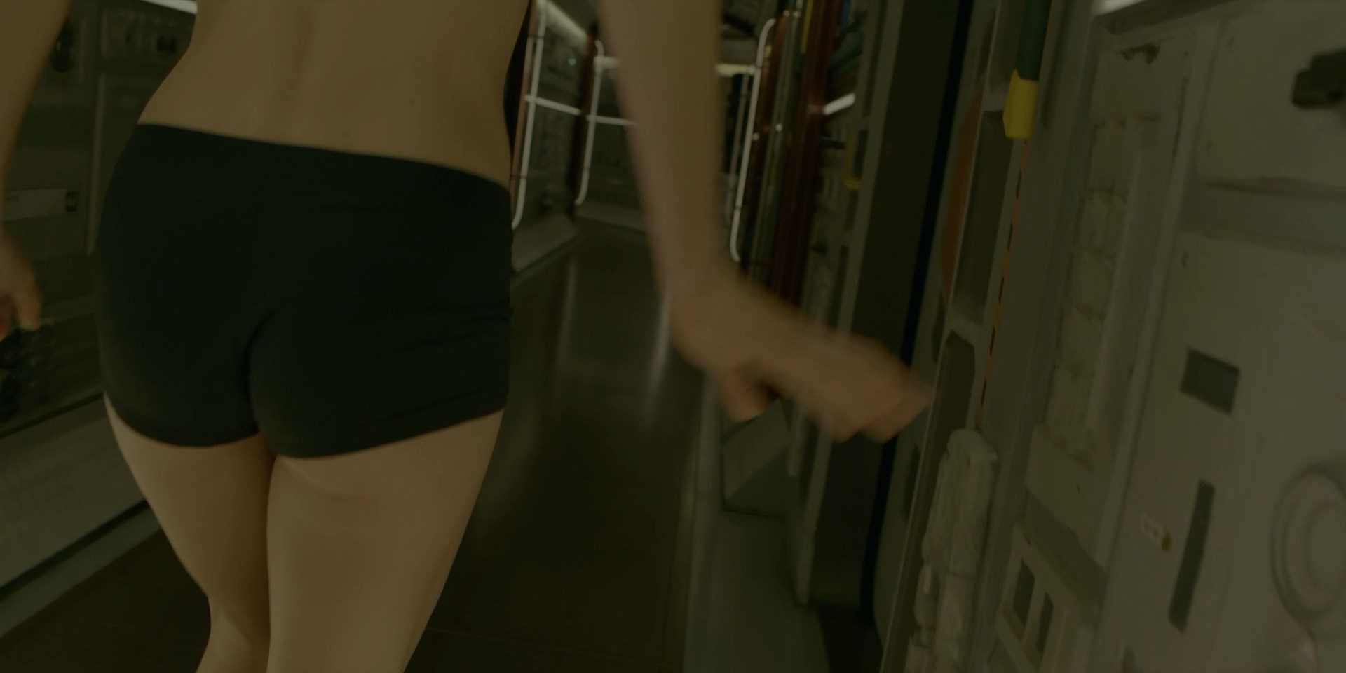 Katee Sackhoff sexy - Another Life s01e01 (2019)