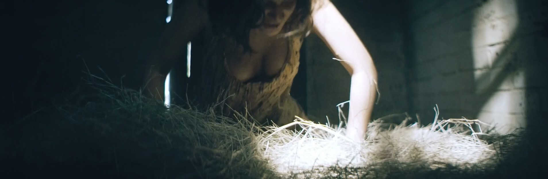 Nude video celebs » Nora Yessayan sexy - The Farm (2018)