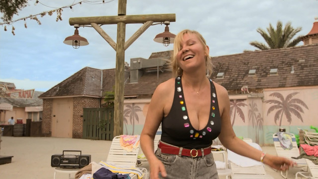 Kirsten Dunst sexy - On Becoming a God in Central Florida s01e04 (2019)