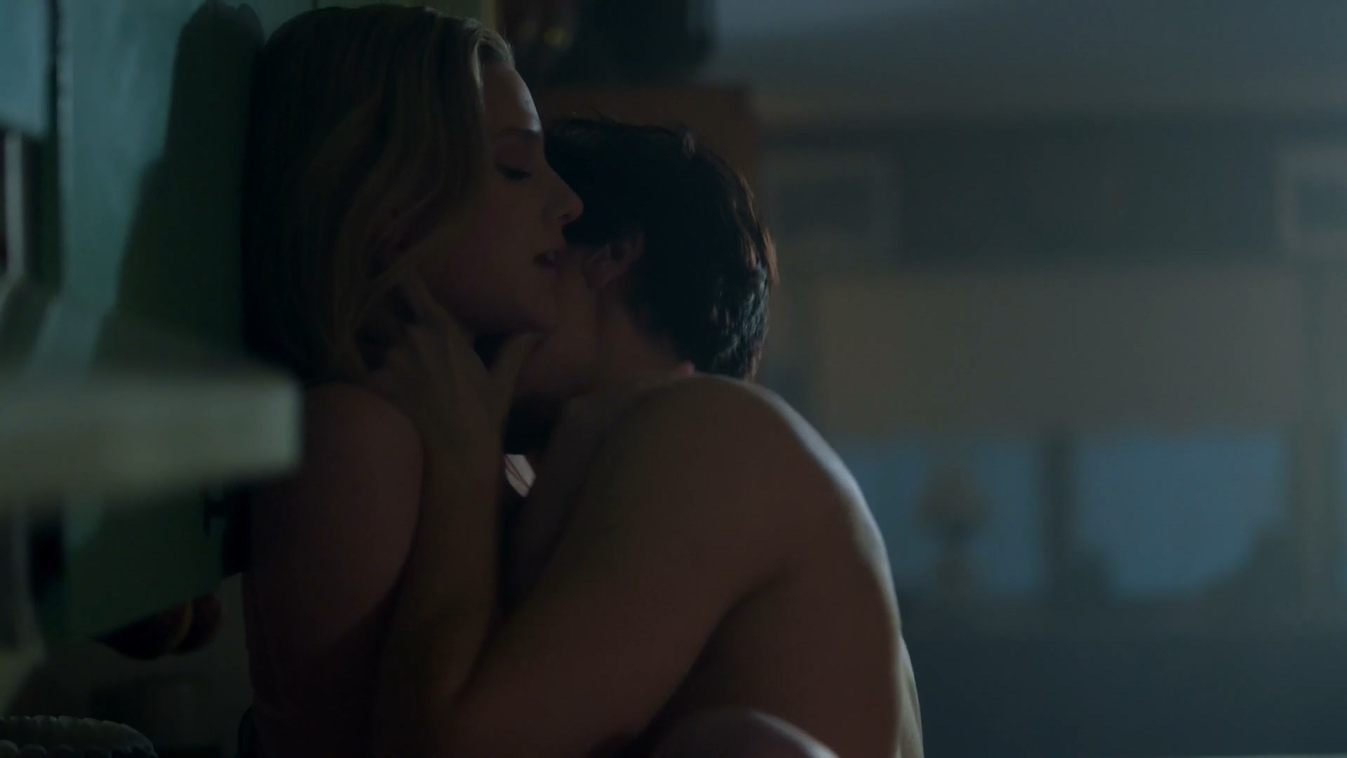 Lili reinhart sex scene
