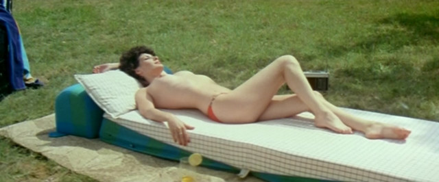 Edwige Fenech nude - Il vizio di famiglia (1975)