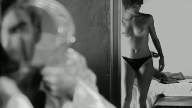 Roberta Mattei nude - Dimmi cosa vedi (2010)