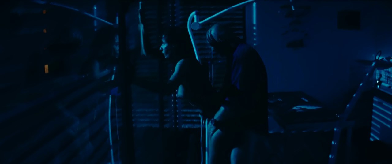 Aleksandra Poplawska nude - Underdog (2018)