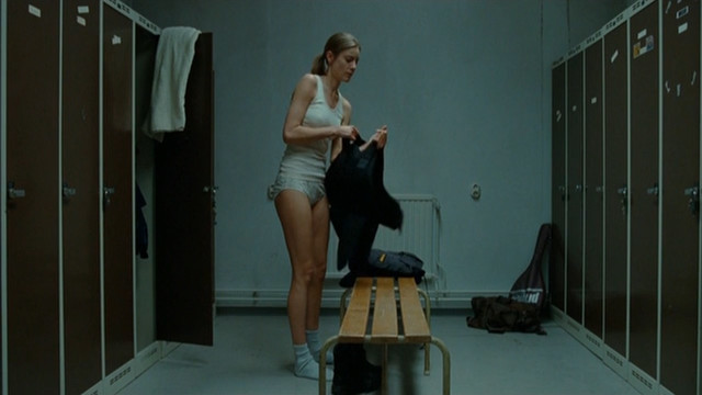 Malin Crepin nude - I skuggan av varmen (2009)