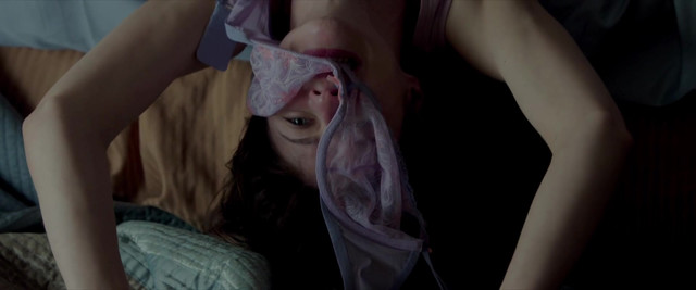 Alexandra Daddario sexy, Kate Upton sexy - The Layover (2017) HD
