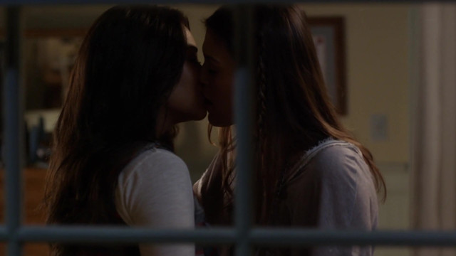 Shay Mitchell sexy, Lindsey Shaw sexy - Pretty Little Liars s03e20 (2015)