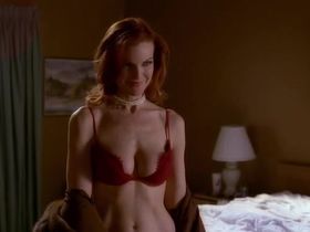 Marcia Cross sexy - Desperate Housewives s01e06 (2004)