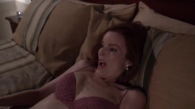 Marcia Cross sexy - Desperate Housewives s03e01 (2004)