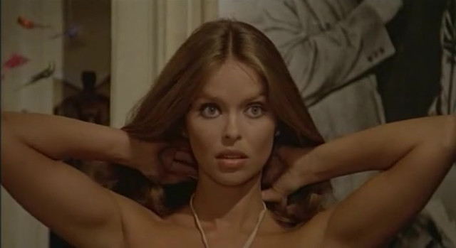 Barbara Bach nude - Ecco noi per esempio (1977)
